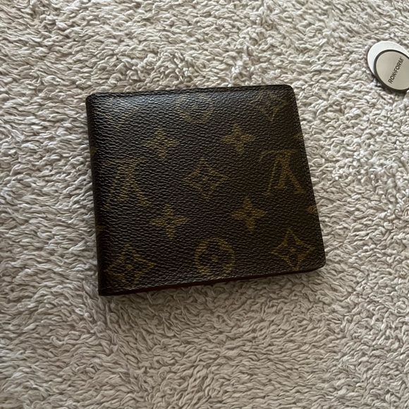 Louis Vutton Bifold Mens Wallet - Picture 2 of 6